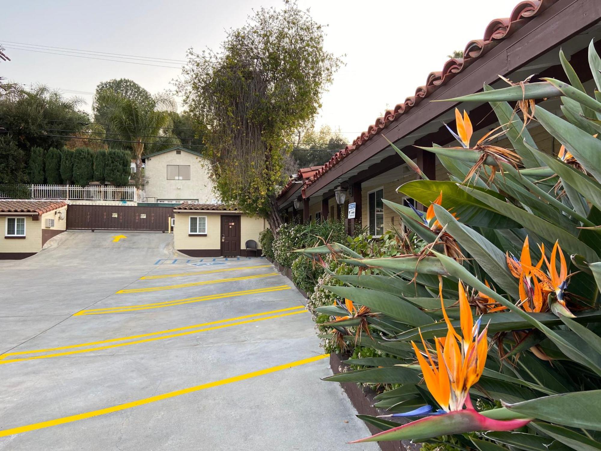 El Patio - Near Universal Hollywood 2*